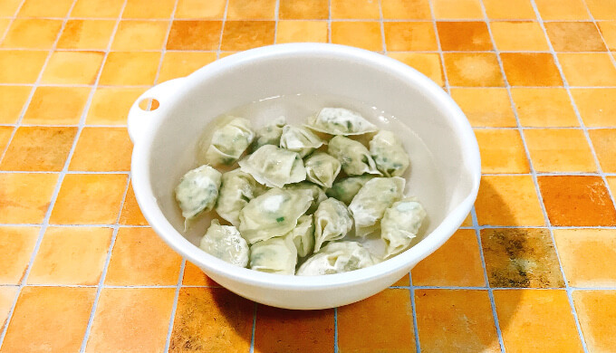 bibigo水餃子(調理前の解凍)