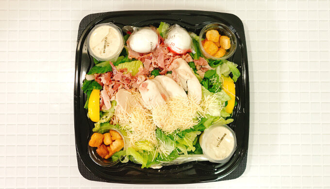 チキン&ベーコンシーザーサラダ(パッケージフタ開け)