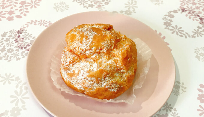 ストロベリーシュークリーム(お皿に乗せた)