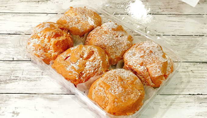 ストロベリーシュークリーム(パックのフタを開けた)