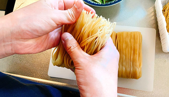 コスパも◎！コストコ韓国食品のチョル麺はしっかり辛くて夏に効く | 最底辺の歩き方